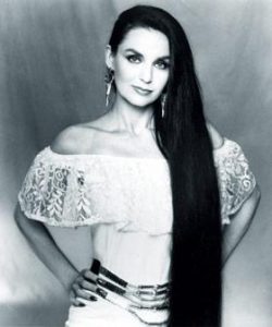 Crystal Gayle- Country Music Legend