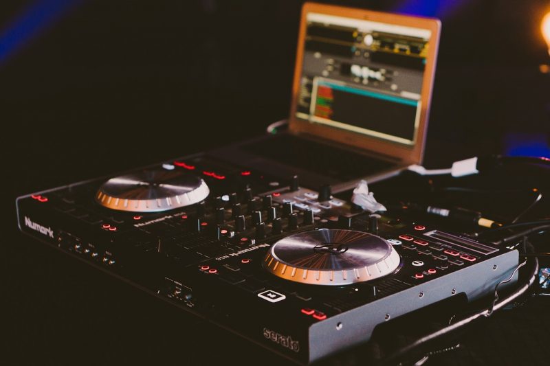 Five Things that make a good DJ